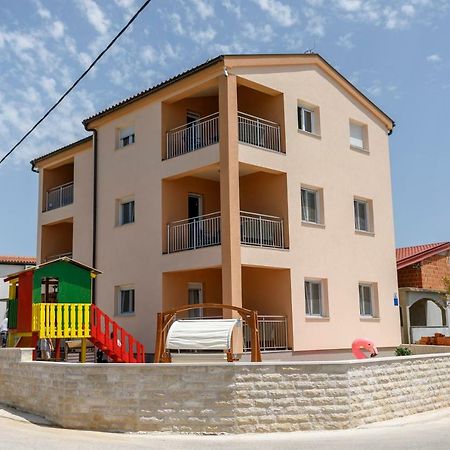 Villa Nivel Vir Luaran gambar