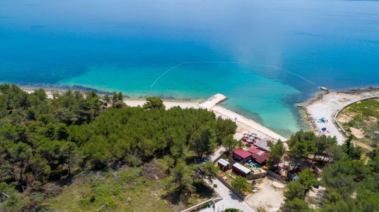 Villa Nivel Vir Luaran gambar