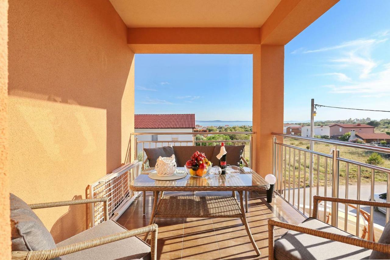 Villa Nivel Vir Luaran gambar
