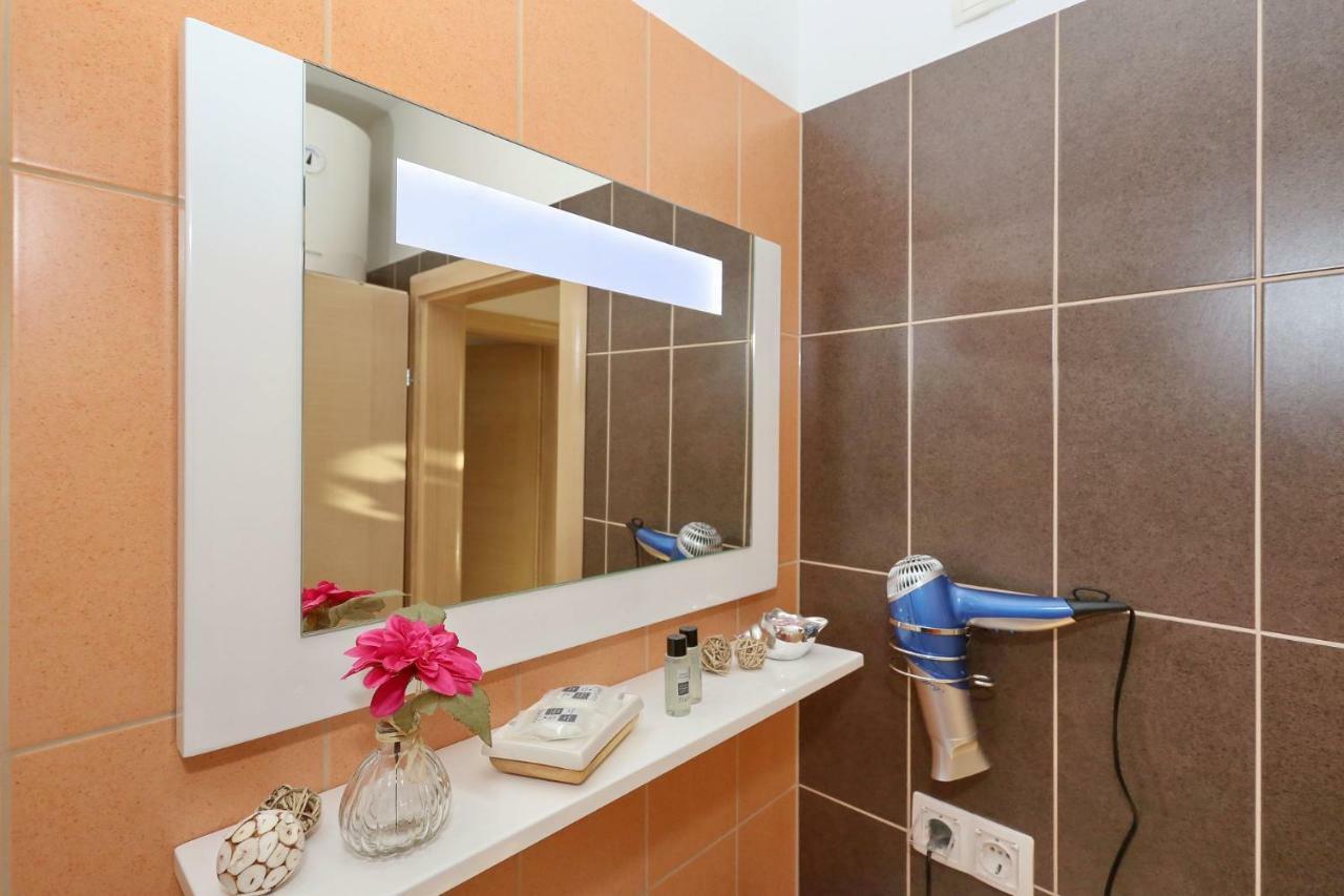 Villa Nivel Vir Luaran gambar