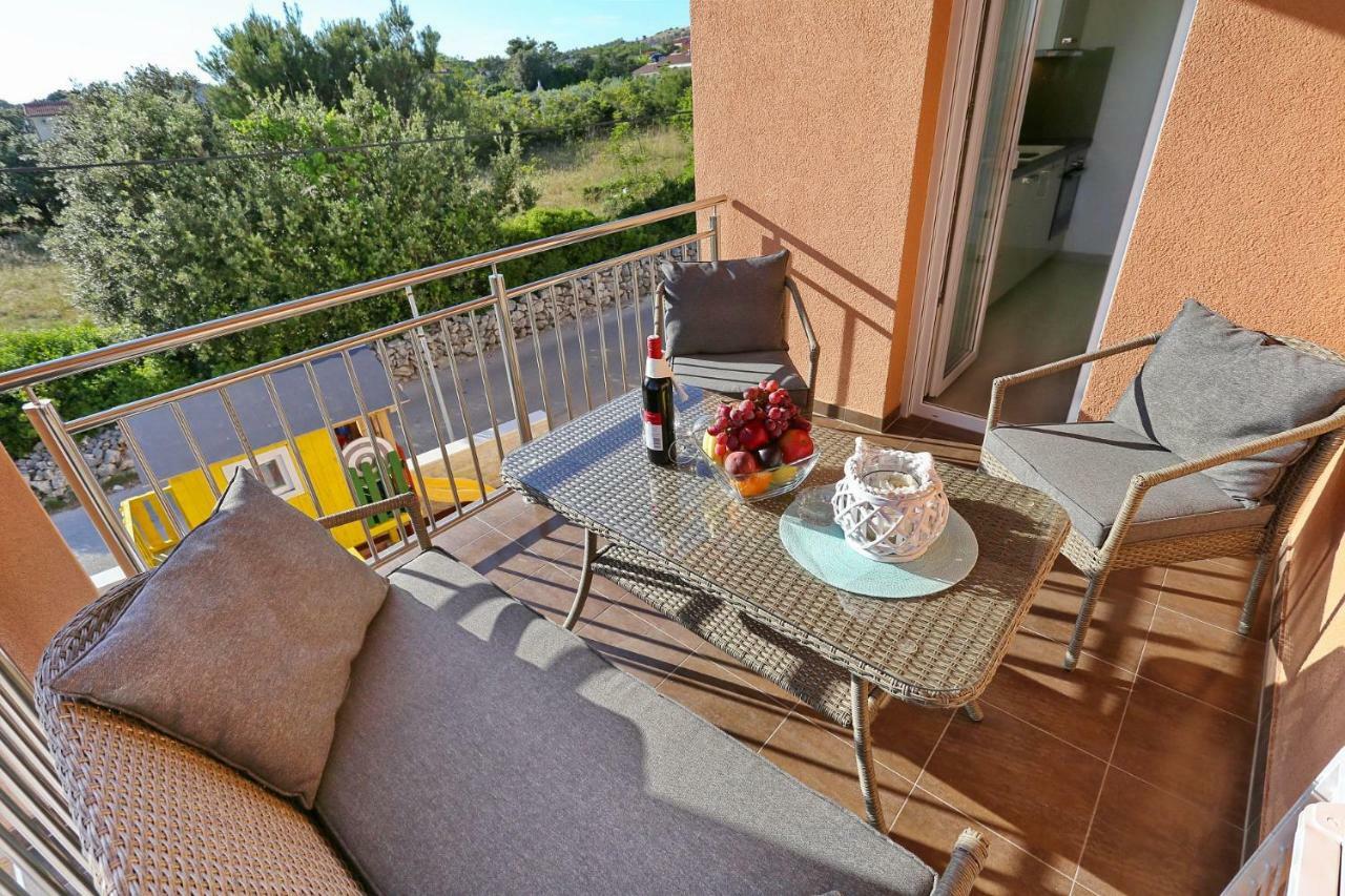 Villa Nivel Vir Luaran gambar