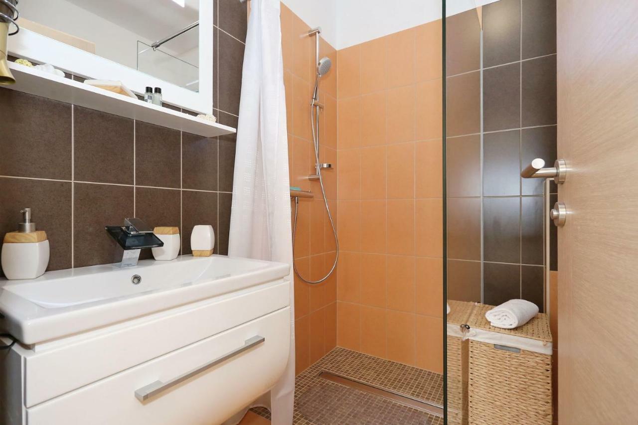 Villa Nivel Vir Luaran gambar