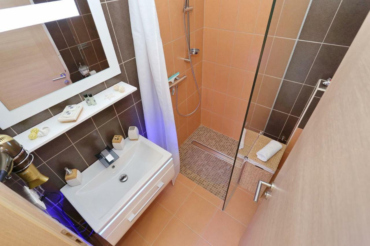 Villa Nivel Vir Luaran gambar