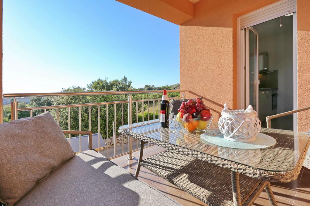 Villa Nivel Vir Luaran gambar