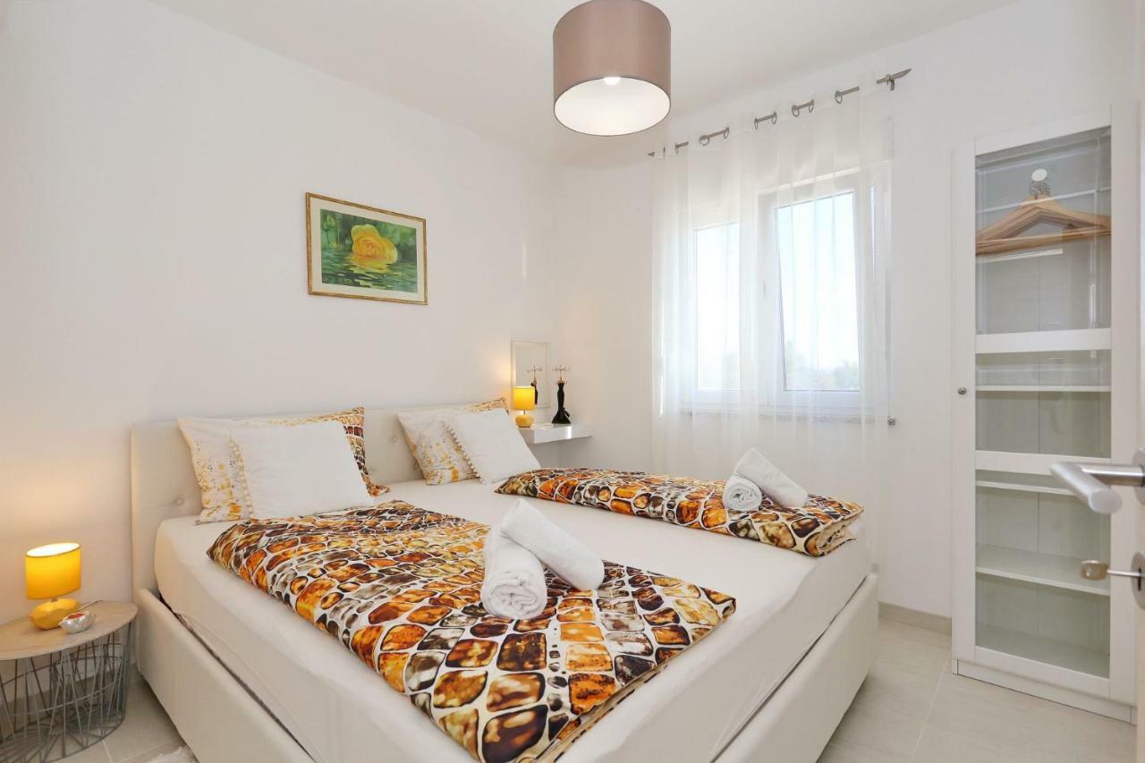 Villa Nivel Vir Luaran gambar