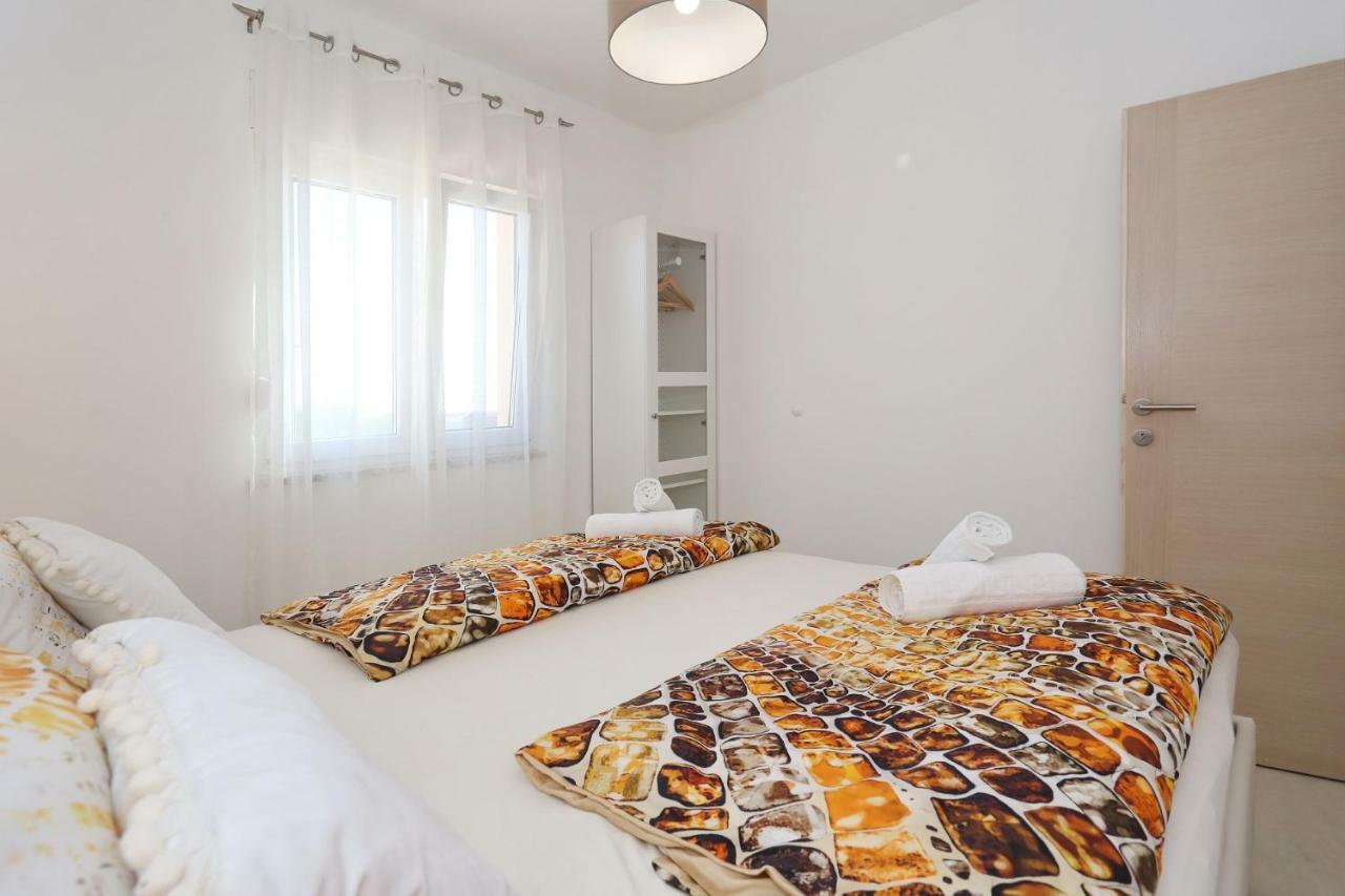 Villa Nivel Vir Luaran gambar