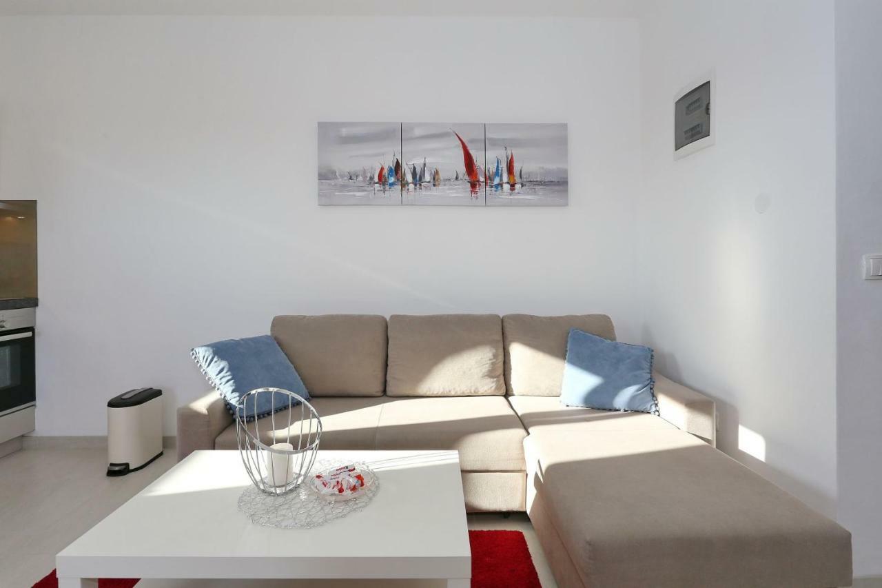 Villa Nivel Vir Luaran gambar