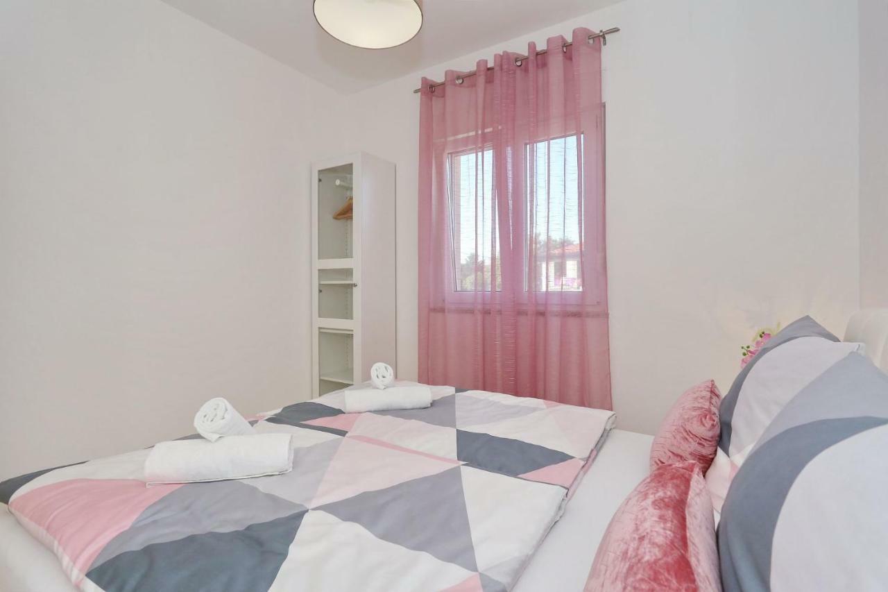 Villa Nivel Vir Luaran gambar