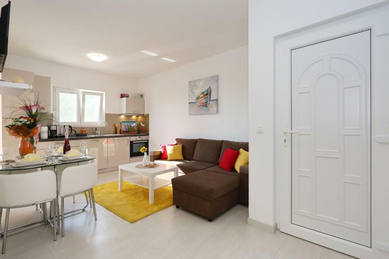 Villa Nivel Vir Luaran gambar