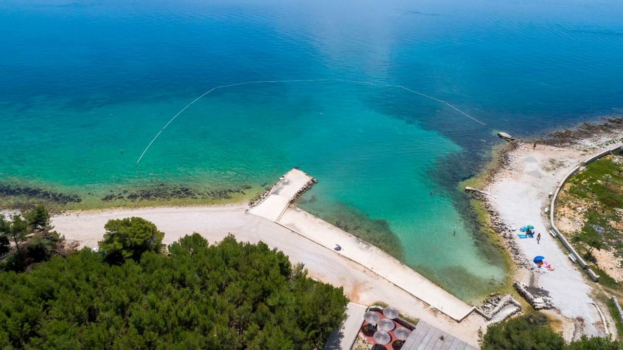 Villa Nivel Vir Luaran gambar